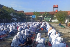 Sekolah Yang Unggul Dalam Prestasi Dan Akhlak