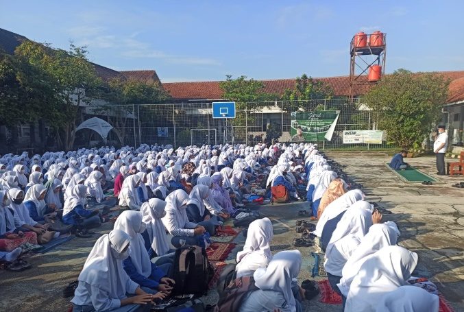 Sekolah Yang Unggul Dalam Prestasi Dan Akhlak